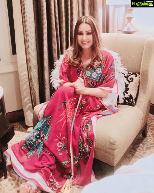 Mahima Chaudhry Instagram - @priakataariapuri your creations!! Wow! Love them....Trying to do justice..❤️send me more 🤗 #fashion #smile#colour