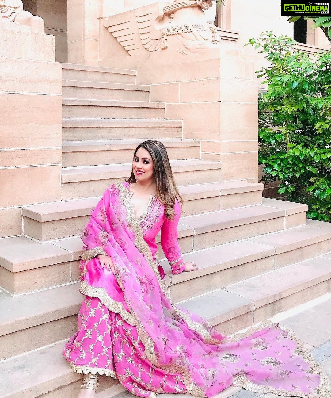 Mahima Chaudhry Instagram - When I couldn’t stop posing in @gopivaiddesigns while in Jodhpur. #indianoutfit #fashion #jodhpur #colour #indianwedding #bollywood