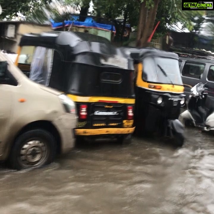 Mahima Chaudhry Instagram - Ride to the airport this morning in mumbai ..#mumbai#rains#mumbairains #traveldiaries#monsoonsinindia