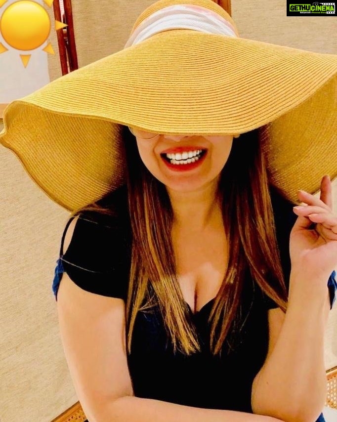 Mahima Chaudhry Instagram - Ha! Time to get off the vacation mode...#sunshine#backtowork#smile#love#bollywood#hats#instapic#life#like#instagood#travel#beautiful#fun#fashion Kerela