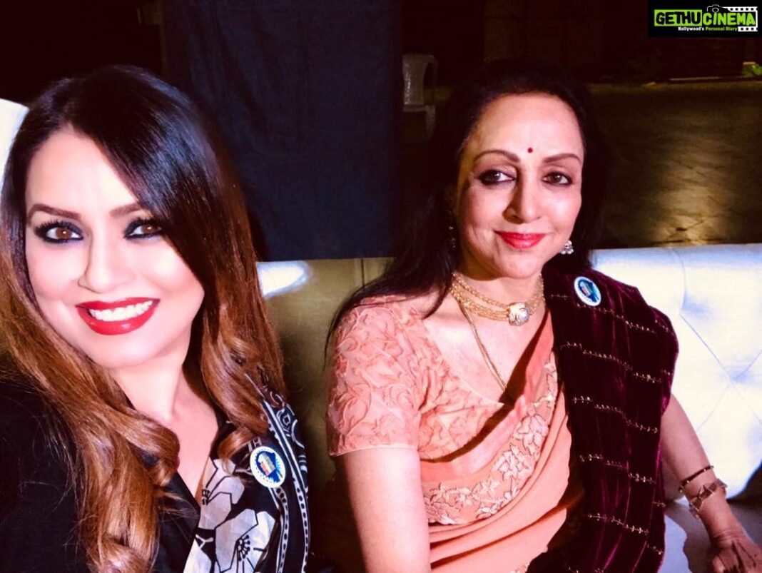 Mahima Chaudhry Instagram - Dreamgirl & i ❤️.. last evening . I got lucky !! Yup ..I got to share the screen with her and big B once in my lifetime-Baagbaan . What a film .#me #instagram #instapic #event#dreamgirl#hemamalini