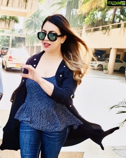 Mahima Chaudhry Instagram - Yesterday in mumbai - super windy & kinda cold . Loving it.#mumbai #me #sunglasses #instapic #loveyourself #love #joy #style