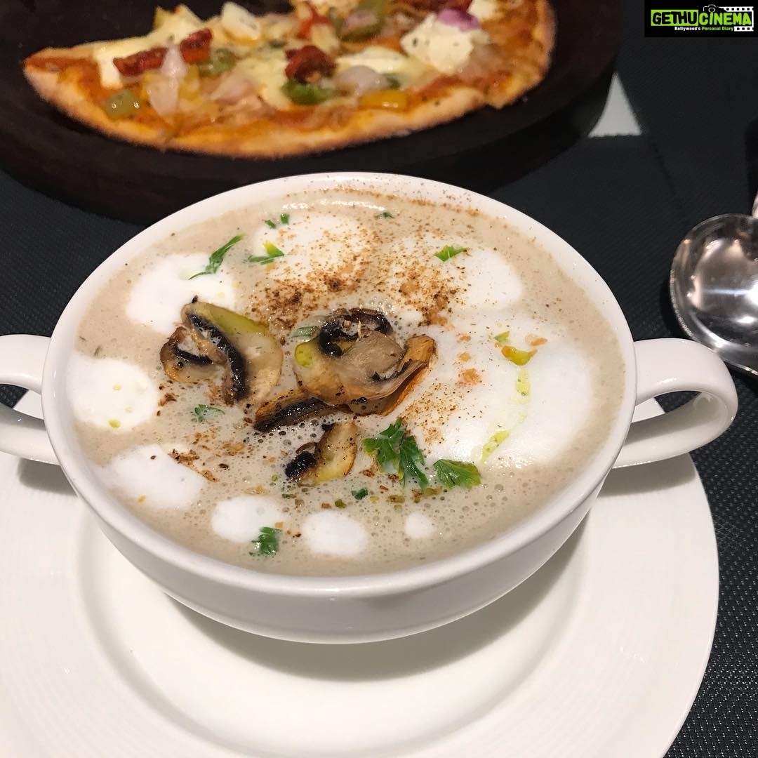 Mahima Chaudhry Instagram - Yup tried all of it.. the mushroom cappuccino, zucchini wrap, tofu & spinach.. & then the no flour cake/ or something something 🙃