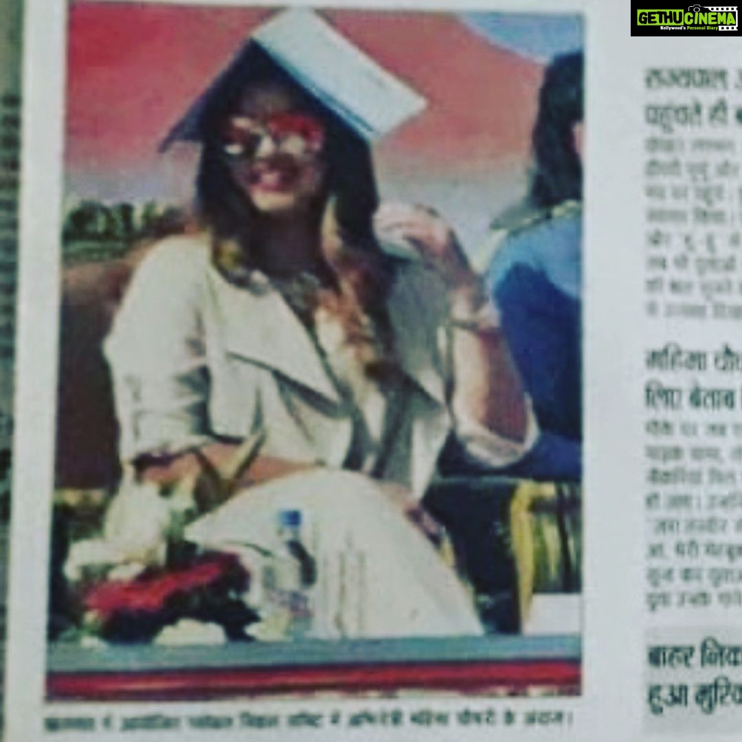 Mahima Chaudhry Instagram - Global skill summit..great atmosphere at the stadium , Ranchi and while I try to shield myself from the blazing sun the shutter bugs catch me😂#sun#events#bollywood#youth#sunglasses#joy
