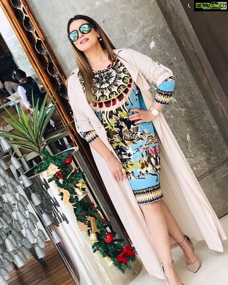 Mahima Chaudhry Instagram - Brighten it up! Right before the launch of Style & Chic here in kolkata @hiranineha #kolkata #style #sunglasses #me #instaphoto #instaoftheday #instantbollywood #l4like ##bollywoodactors #instafollow