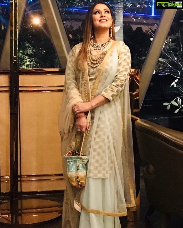 Mahima Chaudhry Instagram - Wedding season isn’t it.. !!!! Here all ready for one #weddingdress #wedding #me #instagram #jewelry #bollywood #instantbollywood