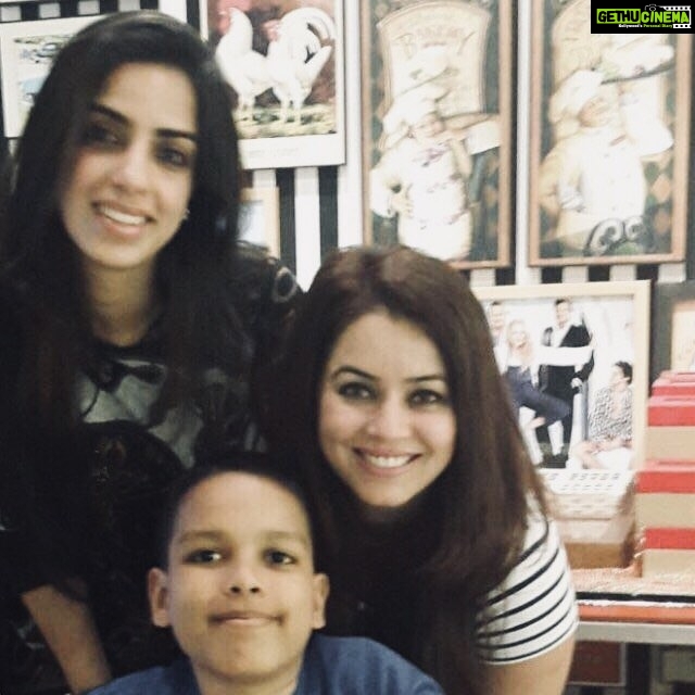 Mahima Chaudhry Instagram - To the best mom i know- puja πhappy mothers day. my loves Rishee & puja ... kissesππππππππππππ and big π€ π#mothers#mothersday#bestmom