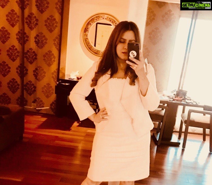 Mahima Chaudhry Instagram - The other day just before the LUXXIS exhibition #Lalithotel#Delhi#LUXXIS#exibition