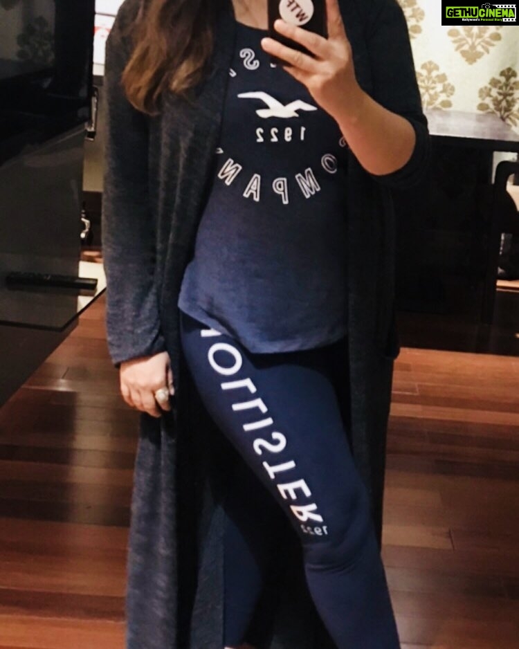 Mahima Chaudhry Instagram - Ready to jump on the plane.. love my hollister gear..#hollister#smallpleasures