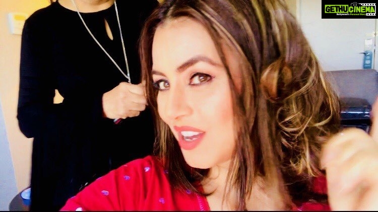 Mahima Chaudhry Instagram - Getting dolled-up for the event.... Wearing bright lipstick after a long time... i hate it#lipstick#red#makeup