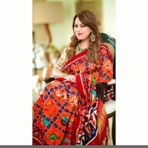 Mahima Chaudhry Instagram - Resisting change is futile…only  by embracing the change can we survive.. 

#fashion #bollywood #saree #indianwear #bollywoodstyle #indian