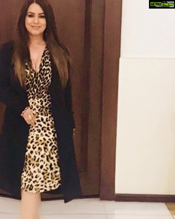 Mahima Chaudhry Instagram - Happy 2018 have a grand year!!!!! Feeling like a princess 👑 in my miu miu dress i kinda cat walked into 2018 ,,,,,,,, & on that happy note bid adieu to 2017 - looking forward to lots of love, good health & warmth !