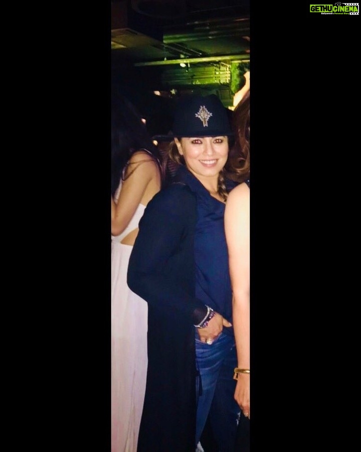 Mahima Chaudhry Instagram - If your happy ... show it. If you care ... show it. Wine a bit.... it will cheer u up 🍷#party #hat #fashion