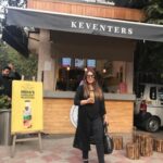 Mahima Chaudhry Instagram - Keventers started in darjeeling going places now..... just spotted it outside my dubbing studio in delhi. What a thrill for a darjeeling girl...brought back memories...the hot spot all through my school amd college days. Perhaps the place we all had our first dates . The yum pastries, milkshakes...is the milkshake same? Will never know since i got mine with no sugar🙃but ooooh its super awesome @keventers