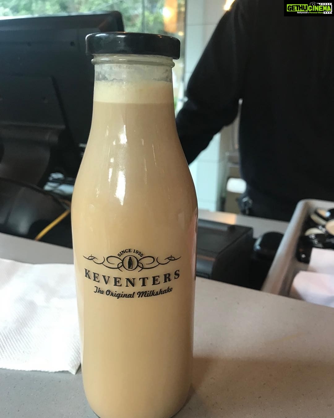Mahima Chaudhry Instagram - Kaventers from Darjeeling in delhi ..... nostalgic... perhaps the best milkshakes ever,pastries, ...... our hangout spot