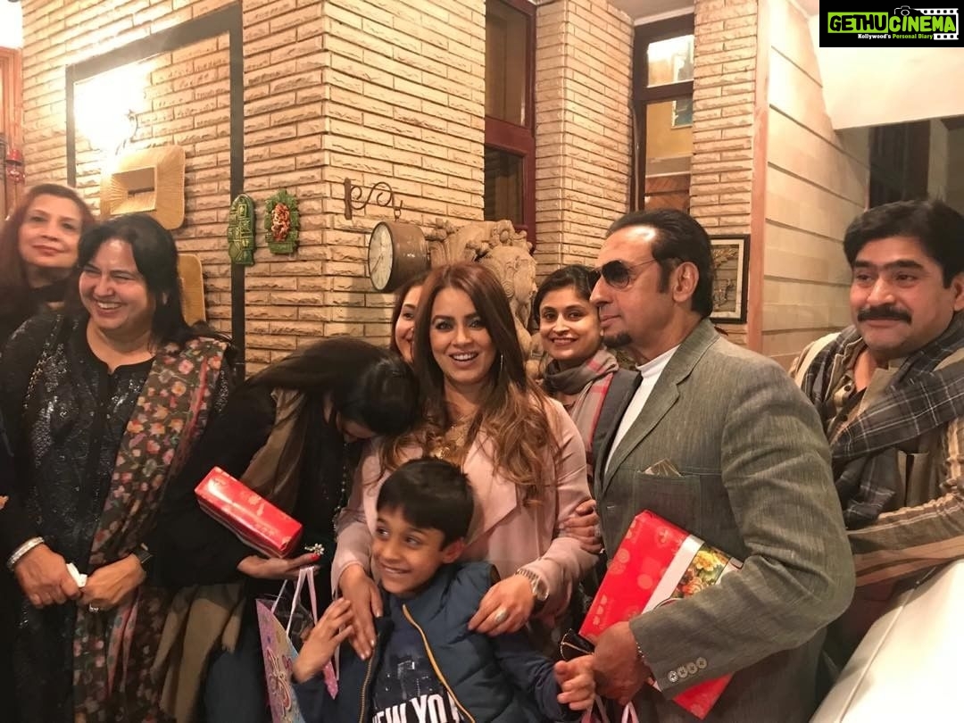 Mahima Chaudhry Instagram - Mana laughed soooo hard.... trying to remember wat was it that got us cracking🙃🤣