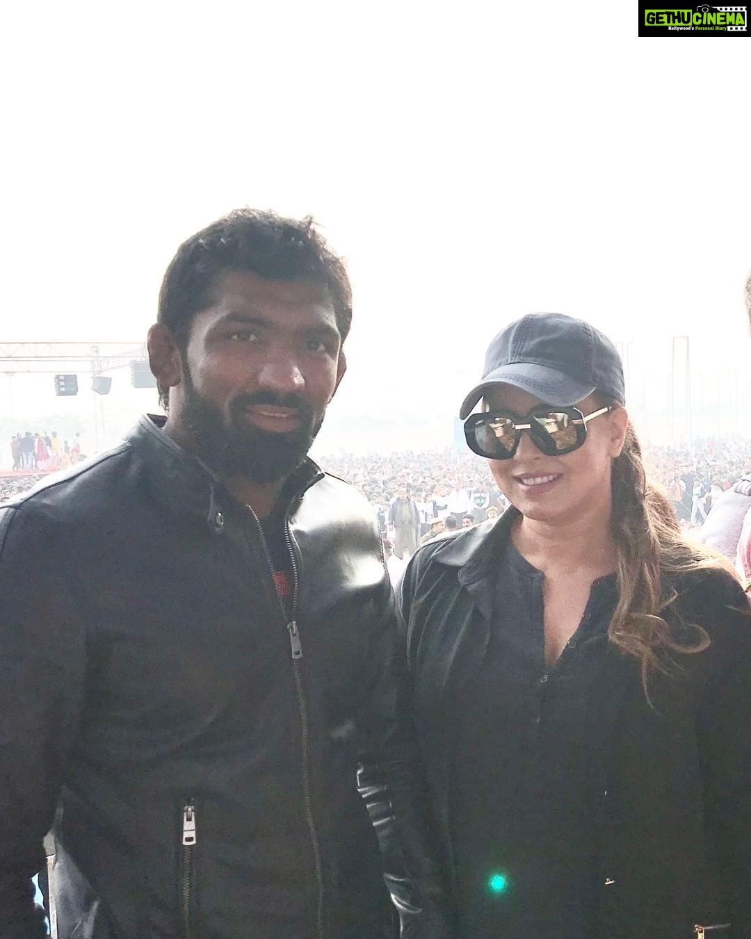 Mahima Chaudhry Instagram - Yes Rohtak was up early for a sunday morning run ...with my friends the bad man gg,mana &sunil shetty, champion yogeshwar dutt flagging off the marathon