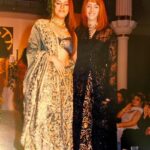 Mahima Chaudhry Instagram - I know Pria like I said for a 100 years or more 🤣before I even became an actor, yes before Pardes!!!! This is a #throwback to I think 1999. Thats Mom, me @priakataariapuri at her show. I walked a #fashion show for pria as a show stopper as they call it.back then actors never walked the ramp………. Pria were we the first ?so perhaps we started the trend Pria has always been a friend, a constant in my life,together we have evolved, transformed, grown, changed & she always manages to create the best stuff for me. Im extremely comfortable in her #kaftans and so u guys see me donning it so often. Love them… #bollywood #bollywoodstyle #fashionshow #friends #mom #indianwear #indianfashion