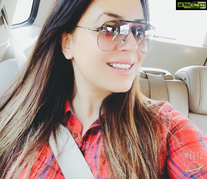 Mahima Chaudhry Instagram - Ambala to chandigarh super road travel .....after tanking up on parathas