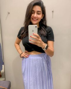 Mahima Nambiar Instagram - If I was you, I'd wanna be me too 🌟 #mandatorymirrorselfie #mirrorselfie #selflove #selfaddicted #ilovewhatisee #mirrormirror #youarebeautiful