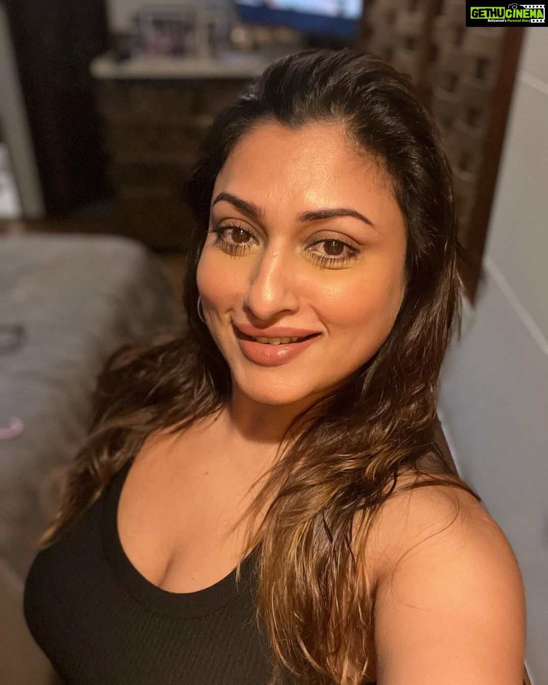 Actress Malavika HD Photos and Wallpapers February 2022 - Gethu Cinema Actress Malavika HD Photos and Wallpapers February 2022 - Gethu Cinema