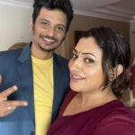 Malavika Instagram – Look who bumped into my picture♥️ @actorjiiva 
It’s super fun shooting with you😋 #golmaal 

#backwithabang makeup by @maqboolpatel76 Mauritius