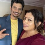 Malavika Instagram - Look who bumped into my picture♥️ @actorjiiva It’s super fun shooting with you😋 #golmaal #backwithabang makeup by @maqboolpatel76 Mauritius