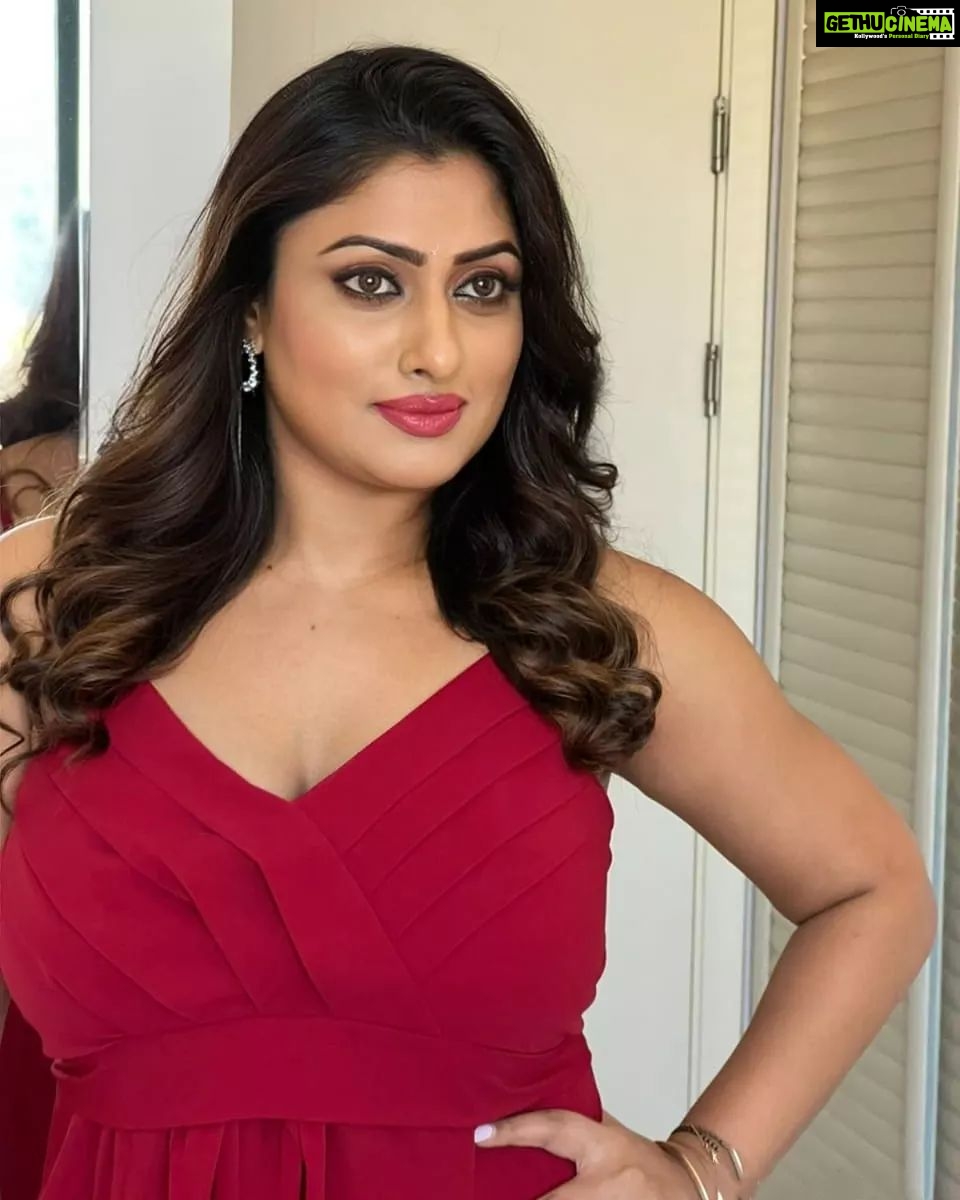 Malavika Instagram - maqboolpatel67 and shwetakuunormenon #malvika #tamilgolmal