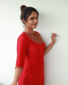 Malavika Wales Instagram - Many thanks to Neenu @chelaclothing for providing this beautiful salwar. Do check out @chelaclothing to see similar classic, attractive at the same time exquisite & special designs to look spectacular. 👗😎