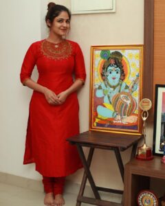 Malavika Wales Instagram - Pure Heart & Love transcends religion.
My friend @ja_sna_kannan , Muslim by birth has drawn over 500 beautiful images of Lord Krishna. This is one such portrayal which she drew and gifted me. Thanks to her as I love Lord Krishna and being His Radha 🙏🏻. Special thanks to @chelaclothing for gifting me this lovely attire. ❤️