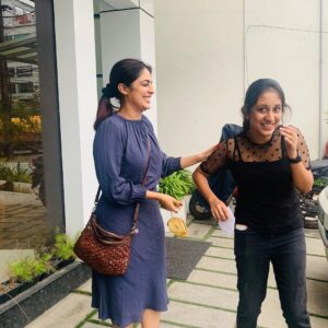 Malavika Wales Instagram - “And when you get scared : Look me in the eyes, hold me a little tighter and smile. Coz I m not going anywer.”@pournami_mukesh
📷 @i_harirs