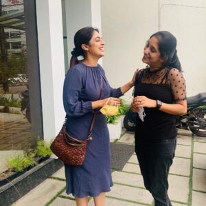 Malavika Wales Instagram - “And when you get scared : Look me in the eyes, hold me a little tighter and smile. Coz I m not going anywer.”@pournami_mukesh
📷 @i_harirs