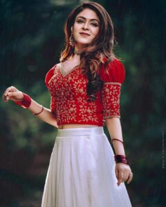 Malavika Wales Instagram - Onam 2021🌼🌸🌺

📸 @mojin_thinavilayil 
🥻 @sabarinathk_ 
💄 @themixandbrows_official 

#onam2021 
#onamseries 
#staysafeandhealthy