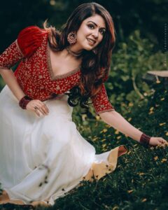 Malavika Wales Instagram - Onam 2021 🌼🌸🌺 
Photography 📸@mojin_thinavilayil 
Costume & styling @sabarinathk_ 
Mua @themixandbrows_official