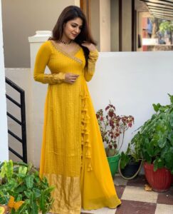 Malavika Wales Instagram - Overwhelmed by Yellow 🐥
Swipe left !
 This lovely yellow dress courtesy @khajuraho_boutique_