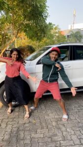 Malavika Wales Instagram - പുല്ല് തിന്ന് പല്ലു പോയൊരു പുലി ആണ് നീ തിന്തക തിന്തക😁 ft @malavikha_wales . . #Fundance #karthiksurya #karthiksuryavlogs #dance #malavikawales Mazhavil Manorama Studio