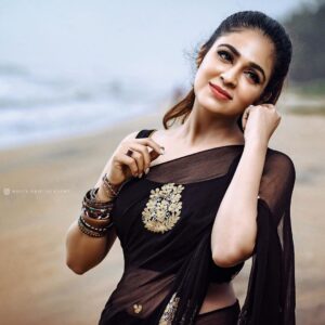 Malavika Wales Instagram - 🌝 #latepostbutitsokay 

PC: @mojin_thinavilayil 
Saree: @threads_and_blocks