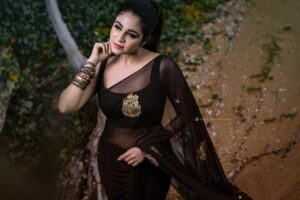 Malavika Wales Instagram - Sky above, Sand below, Peace within. #latepost 
PC : @mojin_thinavilayil 
Costume courtesy : @threads_and_blocks