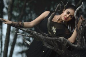 Malavika Wales Instagram - 🤎🤎
.
.
🤎 Saree: @threads_and_blocks 
🤎 Click by @mojin_thinavilayil