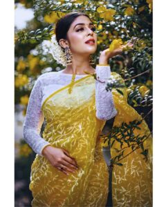 Malavika Wales Instagram - Bloom with grace wherever life plants you. 🌼
.
.
📸 / @mojin_thinavilayil 
Saree /  @vesh_busha
Stylist / @vasudevan.arun
Earring/accessories / @labelpallavinamdev
Photography Team/  @jagadeesh_reghuram @varshan_thinavilayil