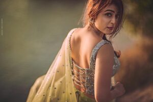Malavika Wales Instagram - Caught up...
. .
.
.
@mojin_thinavilayil 
@diva_womensclothingstore