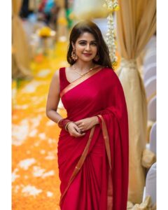 Malavika Wales Instagram - mi vida mis reglas 💁‍♀️ #kirukkiweddingseries  PC: @mojin_thinavilayil