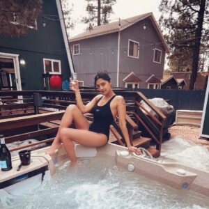 Mamta Mohandas Instagram - A hectic house move in LA followed by a much needed short vacation in an awesome cabin in the Big Bear mountains @theyetidenbigbear @airbnb and then to Palm desert before plugging back into work mode again. 🏔 🌵 🚙  #losangeles #california #bigbear #snow #getaway #vacation #feedthesoul #chill #longdrive #palmdesert #phoenix #arizona #travel #travelphotography #traveling 

Back to the grind! 🎥 #india #newmovie #workmode
