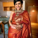 Mandira Bedi Instagram - In #Chennai for a lovely event for #apollohospitals ❣️🙏🏽 . . Wearing an old kanjivaram and feeling at home here.. ❤️ Jewels: @azotiique