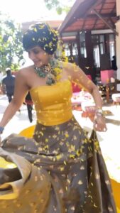 Mandira Bedi Instagram - The mood of the wedding was this. ❤️💥I danced for the first time in a long while.. blessed and grateful to have been a part of this beautiful wedding celebration. Thank you Mon and Suraj. Love you ❤️
.
.
.
@azotiique @mandiradesigns
Video courtesy @arjunbijlani ! ❤️🙏🏽