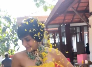 Mandira Bedi Instagram - The mood of the wedding was this. ❤️💥I danced for the first time in a long while.. blessed and grateful to have been a part of this beautiful wedding celebration. Thank you Mon and Suraj. Love you ❤️ . . . @azotiique @mandiradesigns Video courtesy @arjunbijlani ! ❤️🙏🏽