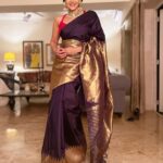 Mandira Bedi Instagram - It’s a starry saree night! ❣️💥 . . #aboutlastnight 💙Wearing a beautiful saree from : @mavurisilks .. orchestrated by @entertainmenttleo9 Photo: @anusoru