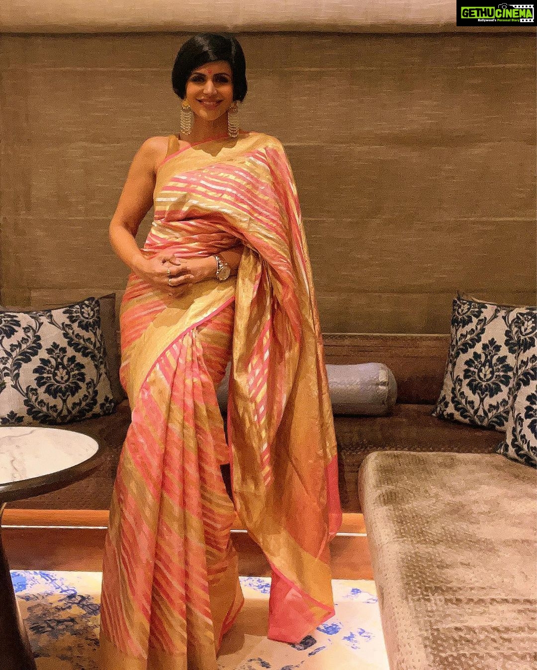 Mandira Bedi Instagram - Hosted a lovely, warm evening of events for #zee in the cold climes of #noida !! . Wore a stunning saree by @sacredweaves .. thank you @entertainmenttleo9 for facilitating this ππ½β€οΈ #saree #sareelove #aboutyesterday