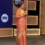 Mandira Bedi Instagram - Hosted a lovely, warm evening of events for #zee in the cold climes of #noida !! . Wore a stunning saree by @sacredweaves .. thank you @entertainmenttleo9 for facilitating this 🙏🏽❤️ #saree #sareelove #aboutyesterday