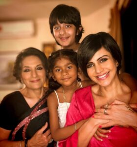 Mandira Bedi Instagram - When Mum is in town. 
The frown turns upside down! 🙃🙂